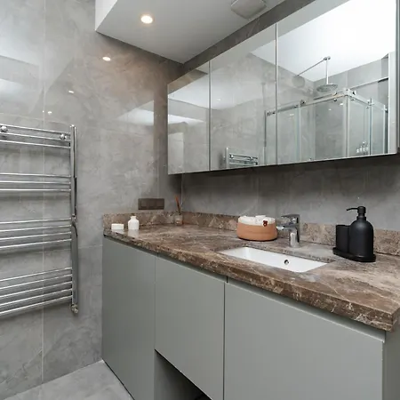 Appartement 3-bedroom New With Balcony